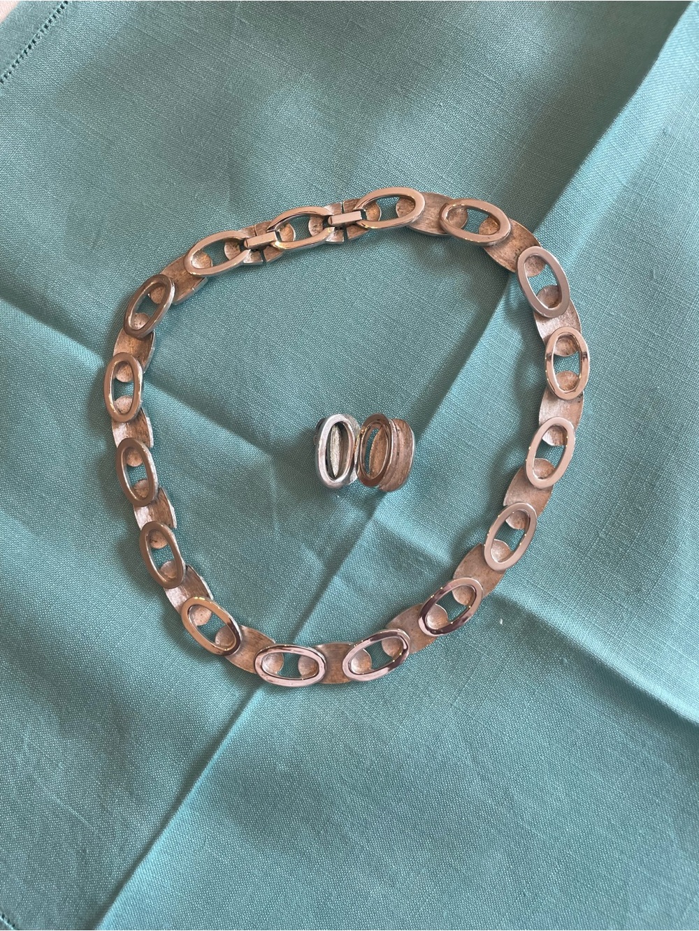 Vintage 60’s silver tone jewelry set 
Excellent condition